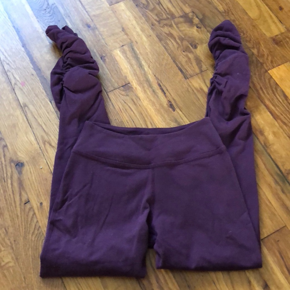 EUC Beyond Yoga Rouched Bottom Leggings